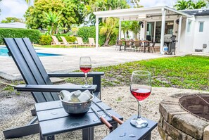 Outdoor dining - FIFA Perfect 13 KM | Samadhi: Pool, Near Beach,Work Space (Miami Shores)