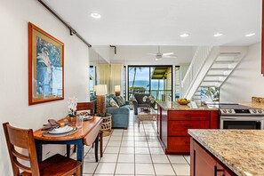 Interior - Top floor ocean view 2bd condo (Lahaina)