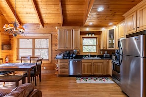 Fridge, microwave, oven, stovetop - The Heartwood - game room, fire pit, privacy (Linville)
