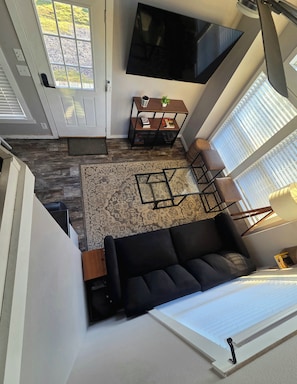 Smart TV, books - Cozy Timy house 1-bedroom, 2-loft cabin in with full bath and kitchen on a farm! (Midlothian)