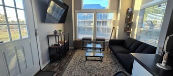 Cozy Timy house 1-bedroom, 2-loft cabin in with full bath and kitchen on a farm!