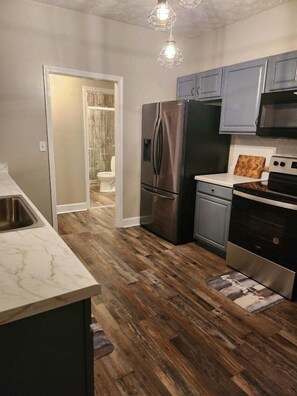 Private kitchen - Family home located minutes away from Montgomery.  (Elmore)