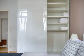 2 chambres, fer et planche à repasser, Wi-Fi, draps fournis