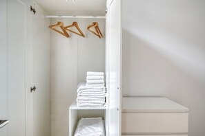 Interior - Divine Leopoldstadt 2BR w/ Elevator, Fully Furnished, by Blueground (Vienna)