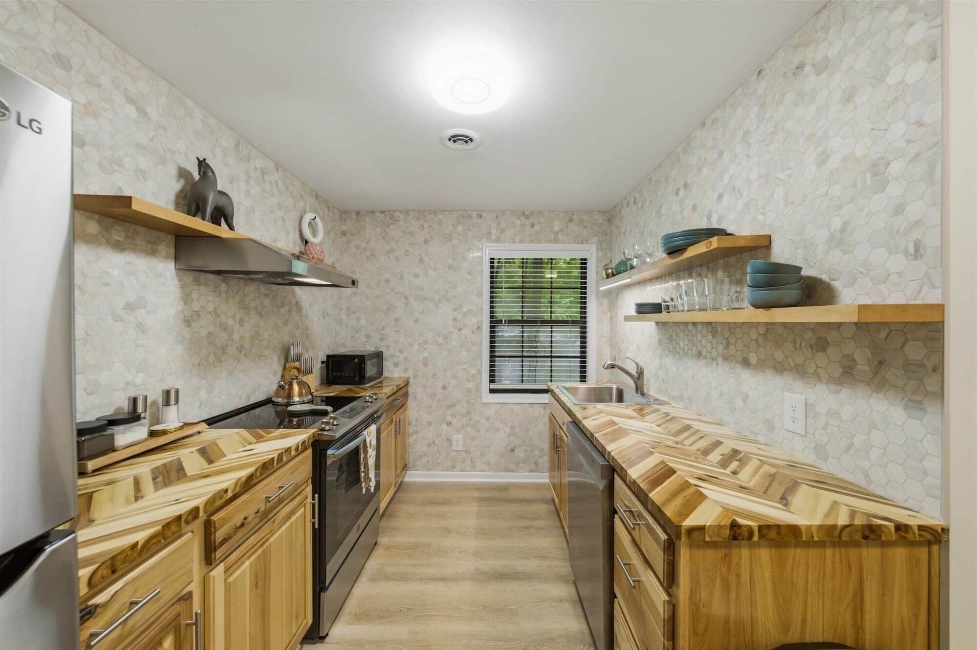 Geladeira, micro-ondas, fogão, cooktop