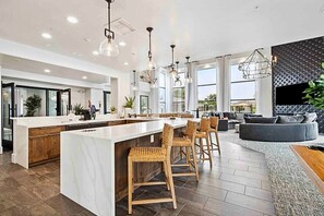 In-room dining - Serene Haven Leisure and Convenience (Scottsdale)