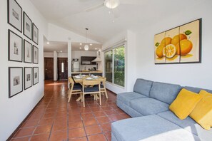 Smart TV - House in condominium with swimming pools (CHANTEPEC (EL CHANTE) ,JOCOTEPEC)
