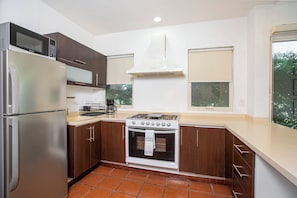 Microwave, oven, coffee/tea maker, blender