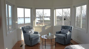 Interior - Beautiful lakeside view of Buckeye Lake! 5 minutes from all popular amenities. (Thornville)