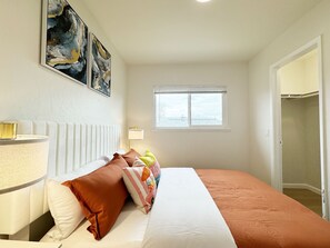 4 habitaciones, tabla de planchar con plancha, wifi y ropa de cama 