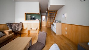 基础公寓 | 起居区 | 平板电视