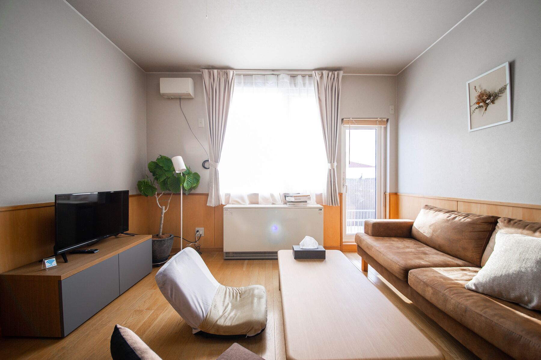 Departamento básico | Área de sala de estar | Televisión de pantalla plana 