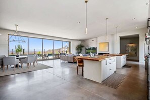 Interior - Paradise Canyon Retreat - 3 Private Estates (Fort Mcdowell)