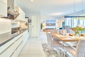 Unclassified image, 2 of 34, button