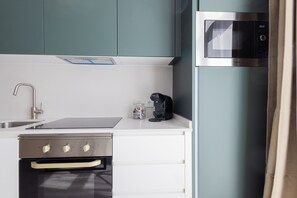 Kjøleskap, mikrobølgeovn, ovn og oppvaskmaskin