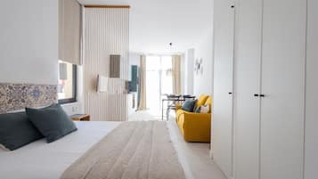 Een strijkplank/strijkijzer, gratis wifi, beddengoed