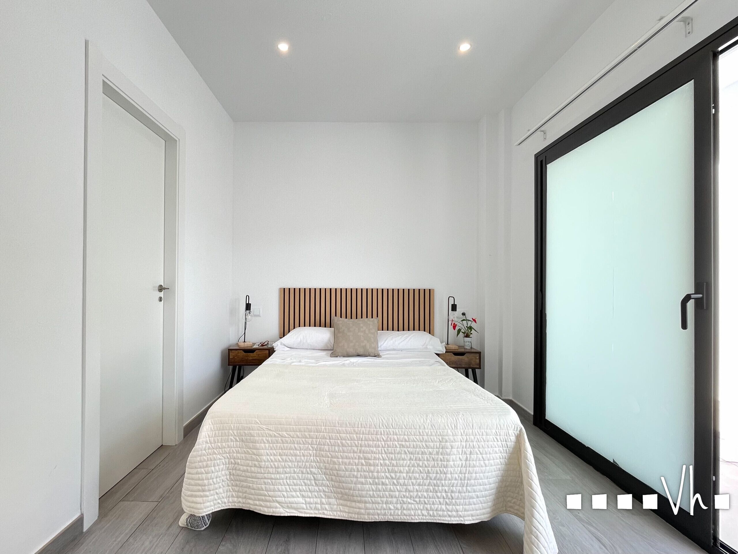 1 habitación, tabla de planchar con plancha, wifi gratis y ropa de cama 