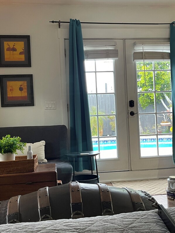 1 bedroom, WiFi, bed sheets - Private pool Side Studio in NOHO next to Trader Joe’s at the new NOHO west. (Los Angeles)