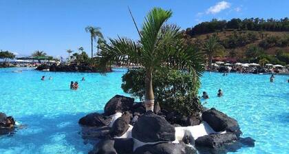 2-Bed House Sleeps 4 with Free Parking