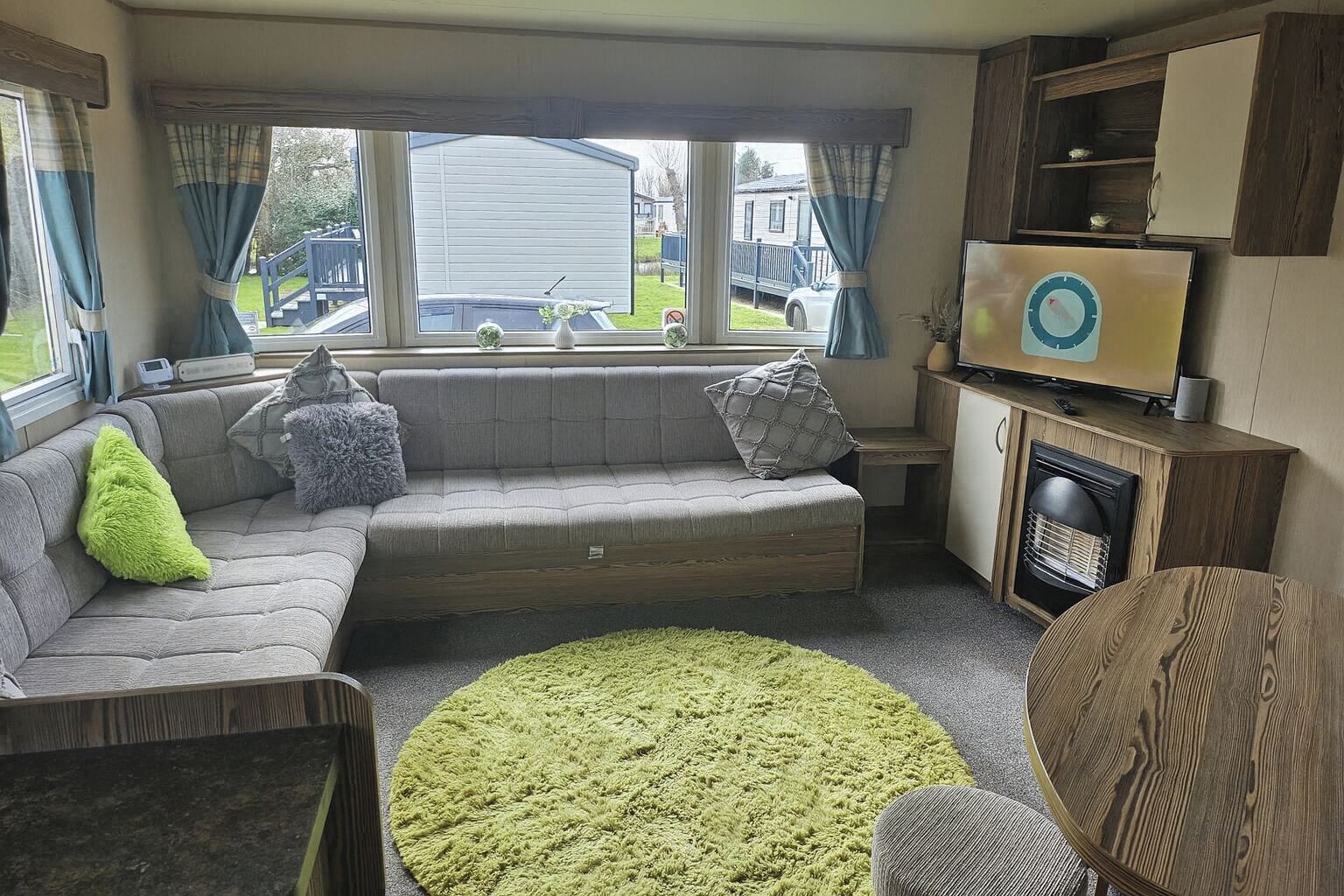 Télévision, cheminée