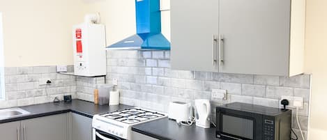 Fridge, microwave, oven, stovetop