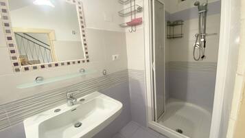 Rumah | 4 kamar tidur