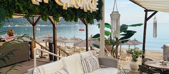 Art House Pagoi, Sleeps 6, Parking, Near The Beach