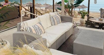 Art House Pagoi, Sleeps 6, Parking, Near The Beach