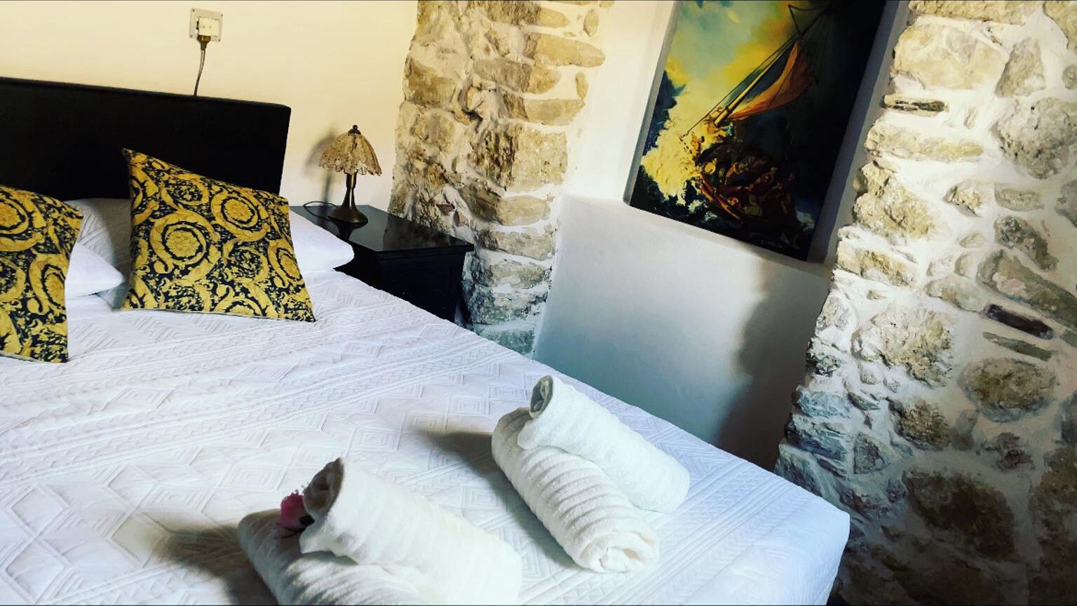 3 bedrooms, iron/ironing board, bed sheets