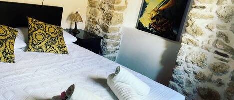 3 bedrooms, iron/ironing board, bed sheets