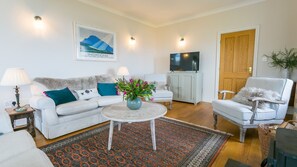 Televisión y chimenea 