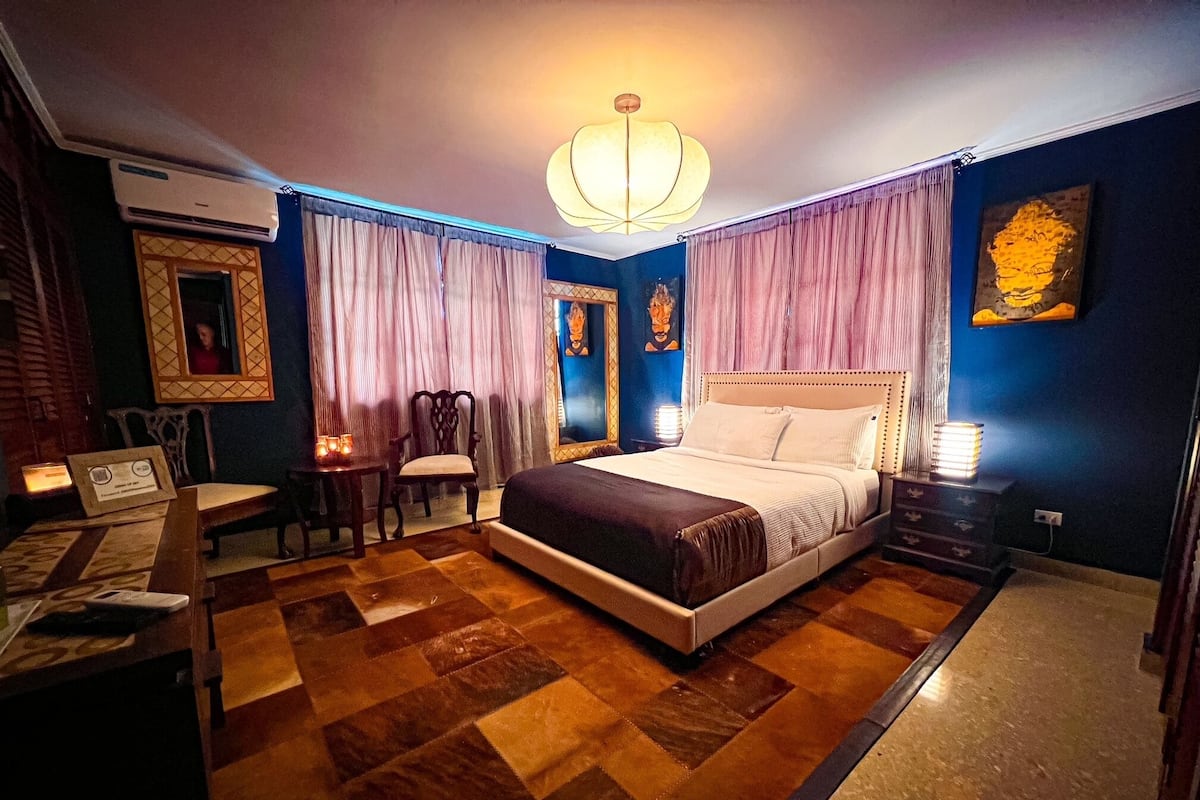 Deluxe Double Room, City View | Peralatan tempat tidur premium, busa memori, dihias secara berasingan