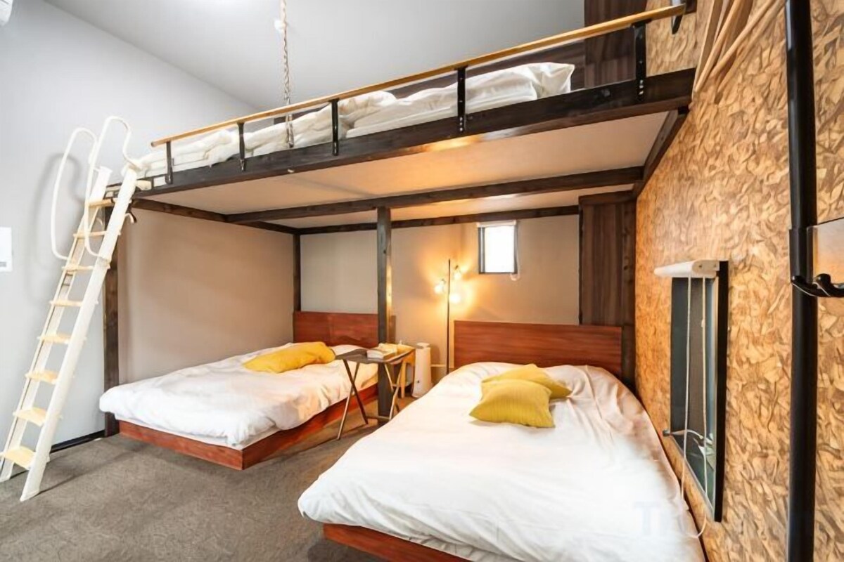 Family Room (7-person Rooms)
