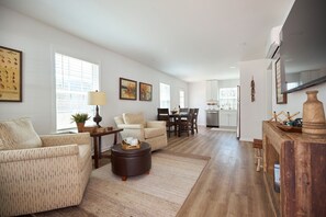 Living area - Morgan's at the Little Red - Brandimore Cottage (Heber Springs, AR)