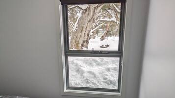 2 bedrooms, desk, travel cot, free WiFi