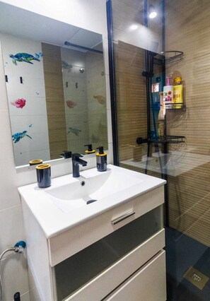 Hair dryer, towels