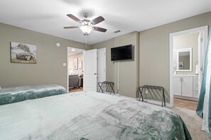 3 bedrooms, WiFi, wheelchair access - Elegant Escape, 4BR, Arcade Games, Stocked Kitchen, WiFi (Mobile)