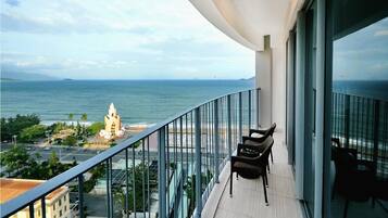 Habitación doble ejecutiva, tina, vista al mar | Vista del balcón