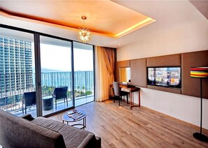 Habitación ejecutiva doble, bañera, vistas al mar | 1 dormitorio, ropa de cama hipoalergénica, caja fuerte