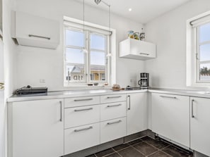 Fridge, microwave, dishwasher, cookware/dishes/utensils