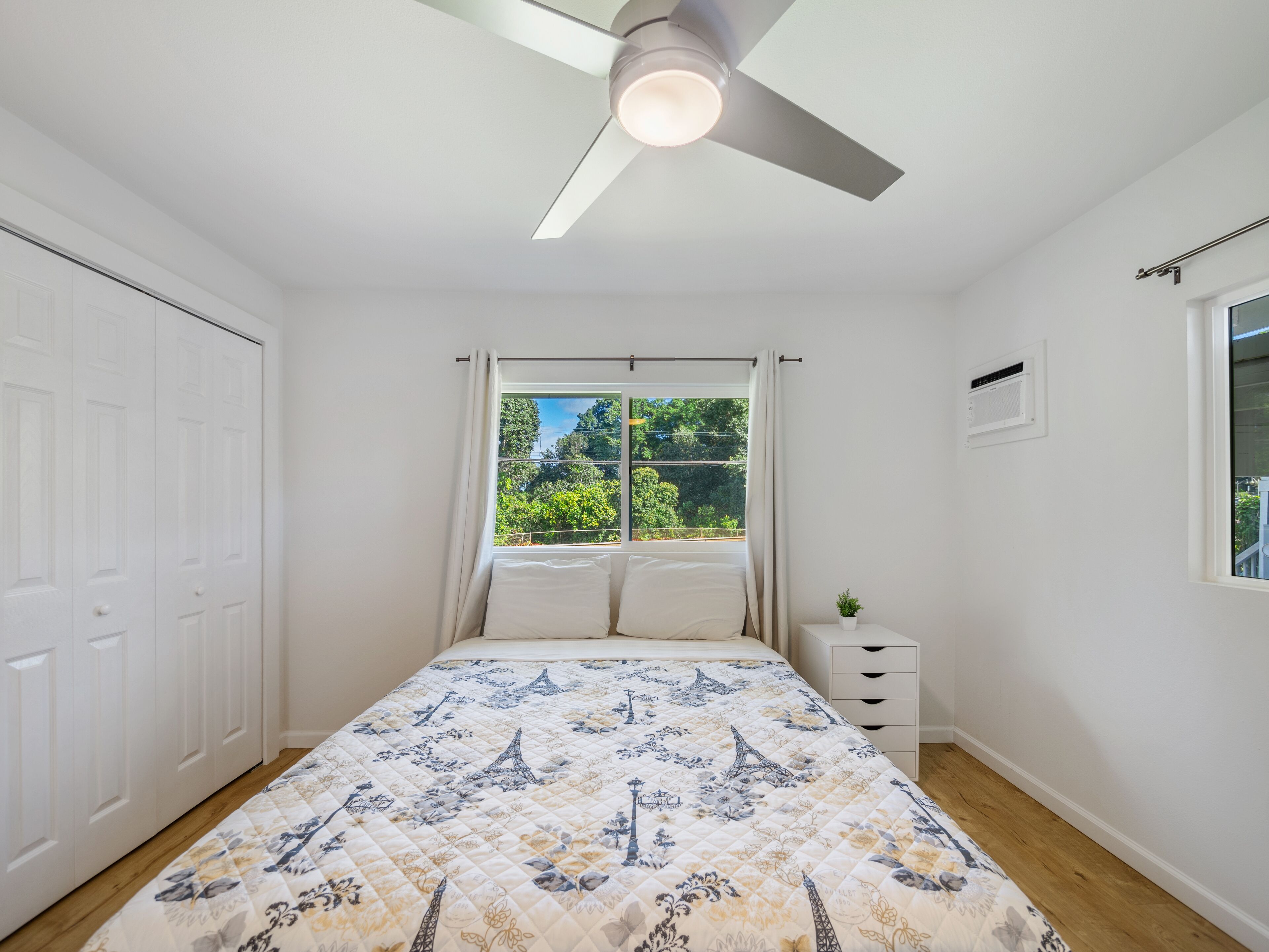 2 bedrooms, in-room safe, iron/ironing board, travel crib