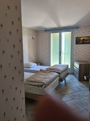 4 chambres, fer et planche à repasser, Wi-Fi gratuit, draps fournis