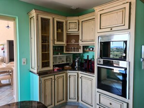 Réfrigérateur, micro-ondes, four, lave-vaisselle