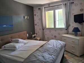 4 slaapkamers, een strijkplank/strijkijzer, gratis wifi, beddengoed