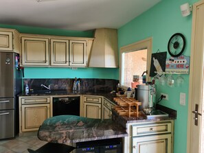 Réfrigérateur, micro-ondes, four, lave-vaisselle