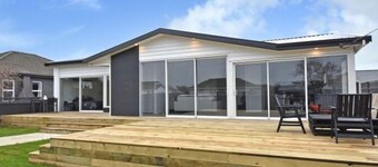 Large Comfortable Modern 4 Bedroom Home