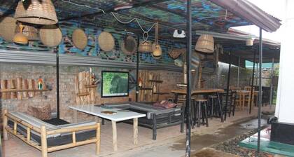 Room in B&B - Amahoro Guest House - 6-bed Mixed Dormitory Room no1
