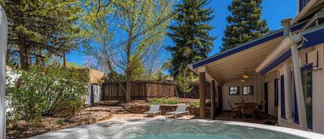 Tina de hidromasaje al aire libre