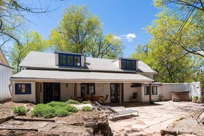 Exterior - Hot tub and Outdoor Dining, Charming Tesuque Home (Santa Fe)