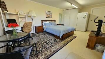 1 habitación, escritorio, tabla de planchar con plancha y wifi gratis